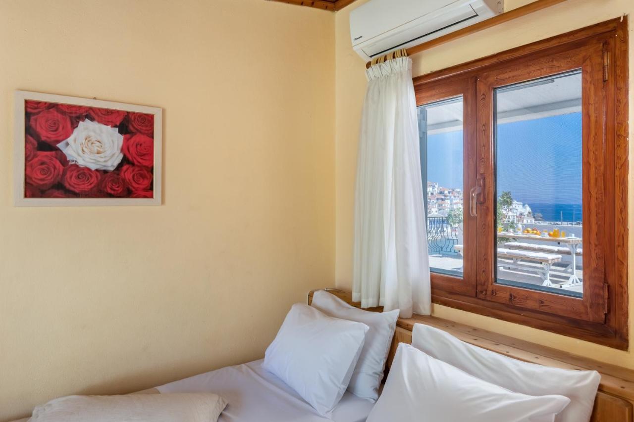Regina Hotel Skopelos Exterior foto